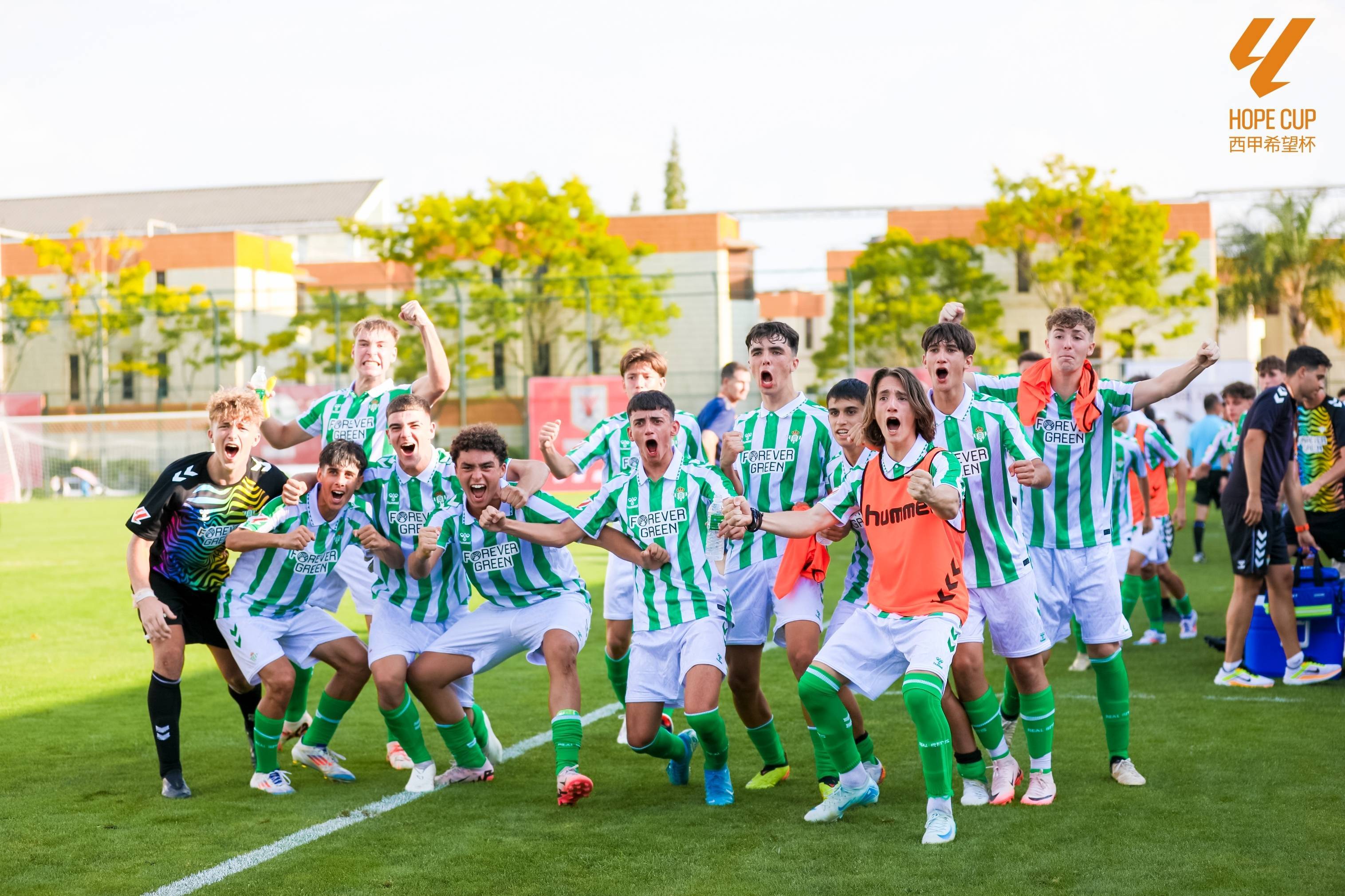 九游账号登录中心官网-朗格莱身披马德里竞技15号球衣